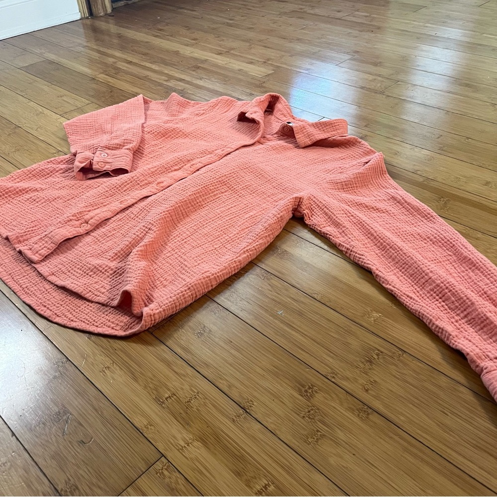 Splendid Soft Gauzey 100% Cotton Perfect Fit Button-Down Shirt in Melon Orange - Picture 4 of 10